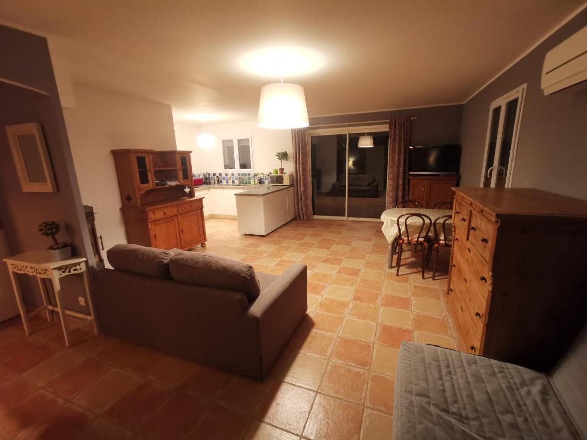 T2 indépendant terrasse et piscine au calme Var sud de la France Flassans-sur-Issole Exterior foto